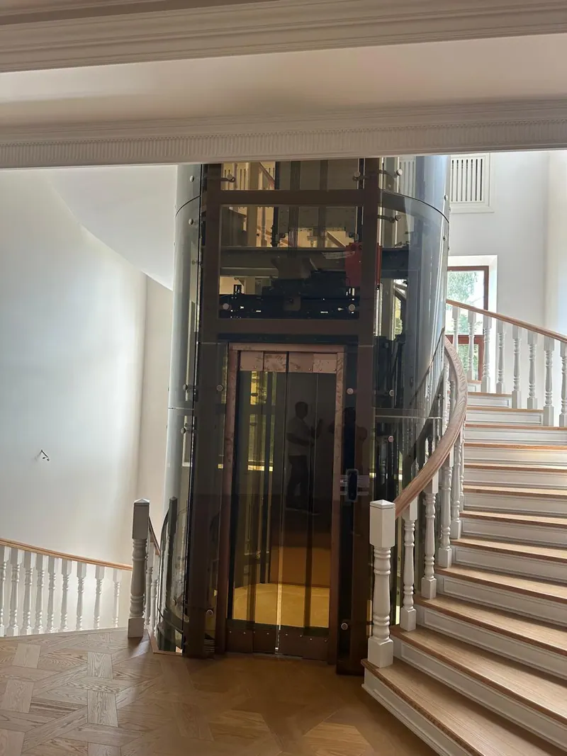 Lift və məhəccər (perila) şüşə işləri